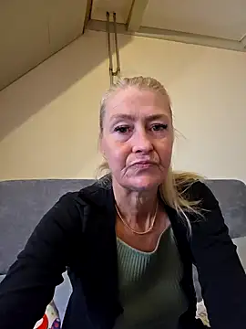 Snapshot of lisalustjouw chatting on 22, 9, 2025 lisalustjouw online show from 22, 9, 2025