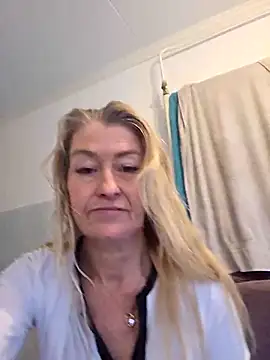 Snapshot of lisalustjouw chatting on 3, 4, 2026 lisalustjouw online show from 3, 4, 2026