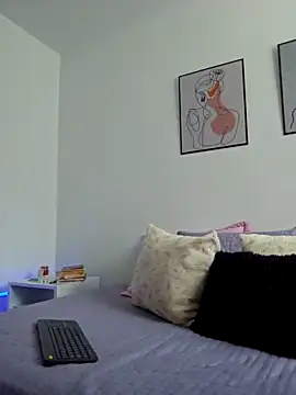 VictoriaEvaans  online show from 5, 10, 2025