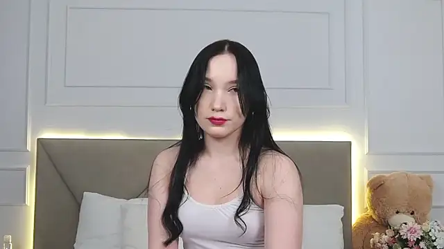 LeilaLow online show from 7, 2, 2025