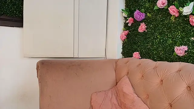 Snapshot of julieta_aguilar1 chatting on 4, 11, 2025 julieta aguilar1 online show from 4, 11, 2025