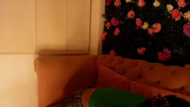 Snapshot of julieta_aguilar1 chatting on 6, 11, 2025 julieta aguilar1 online show from 6, 11, 2025