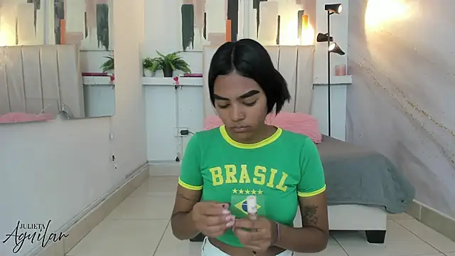 Snapshot of julieta_aguilar1 chatting on 20, 11, 2025 julieta aguilar1 online show from 20, 11, 2025