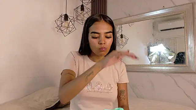 Snapshot of julieta_aguilar1 chatting on 13, 2, 2026 julieta aguilar1 online show from 13, 2, 2026