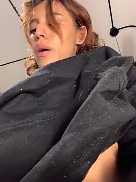 Snapshot of Katee_Jones chatting on 13, 12, 2024 Katee Jones online show from 13, 12, 2024