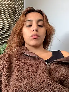 Snapshot of Katee_Jones chatting on 22, 12, 2024 Katee Jones online show from 22, 12, 2024