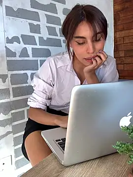 Snapshot of Katee_Jones chatting on 1, 2, 2025 Katee Jones online show from 1, 2, 2025