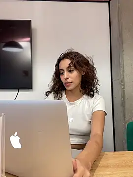 Snapshot of Katee_Jones chatting on 12, 2, 2025 Katee Jones online show from 12, 2, 2025