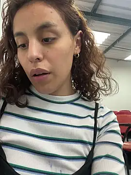 Snapshot of Katee_Jones chatting on 28, 2, 2025 Katee Jones online show from 28, 2, 2025