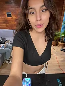 Snapshot of Katee_Jones chatting on 2, 3, 2025 Katee Jones online show from 2, 3, 2025