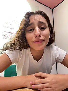 Snapshot of Katee_Jones chatting on 9, 3, 2025 Katee Jones online show from 9, 3, 2025