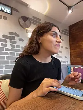 Snapshot of Katee_Jones chatting on 18, 3, 2025 Katee Jones online show from 18, 3, 2025