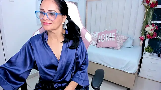 margot smith  online show from 29, 9, 2025