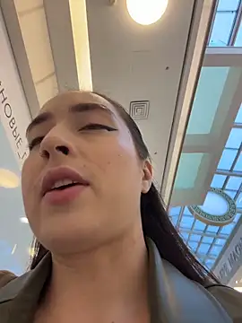 Holly Play online show from 26, 10, 2025