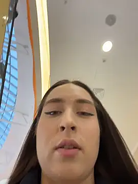 Holly Play online show from 17, 12, 2025