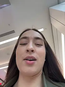 Holly Play online show from 13, 4, 2026