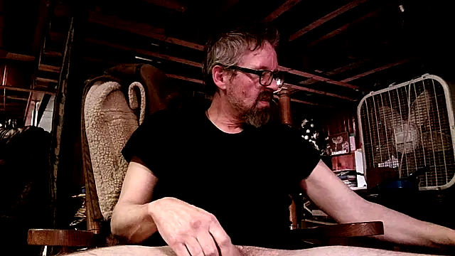 Snapshot of AronMellon76 chatting on 4, 2, 2026 AronMellon76 online show from 4, 2, 2026