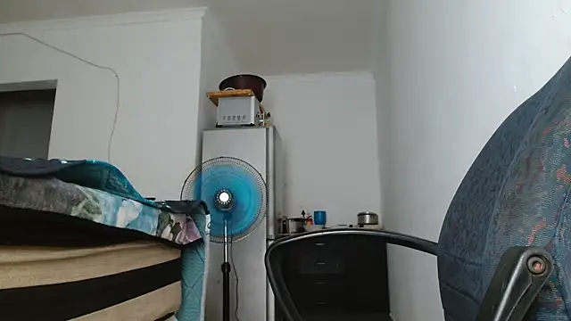 Hugetittiesxx2 online show from 13, 4, 2026