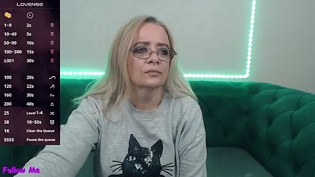 Snapshot of IvanaCharm chatting on 5, 10, 2025 IvanaCharm online show from 5, 10, 2025