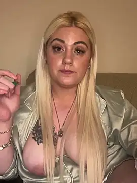 Snapshot of Blondiee3088 chatting on 12, 2, 2025 Blondiee3088 online show from 12, 2, 2025