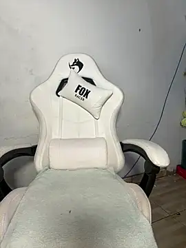 Snapshot of RuivaRaposinha chatting on 5, 3, 2025 RuivaRaposinha online show from 5, 3, 2025