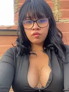 Snapshot of honeyy_mia chatting on 9, 2, 2025 honeyy mia online show from 9, 2, 2025