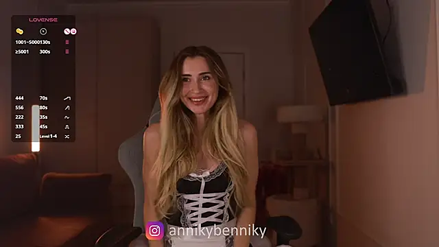 Coconutkittyy online show from 4, 3, 2025