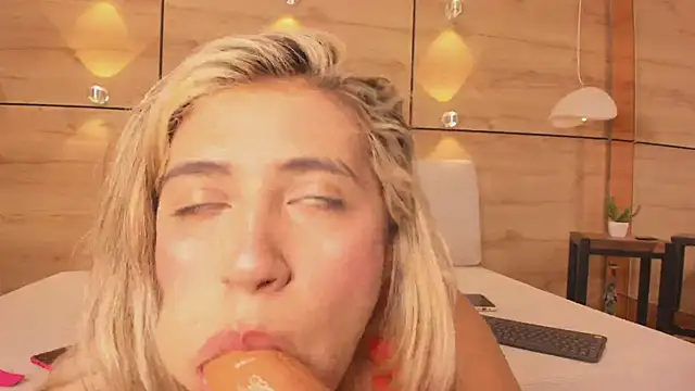 Snapshot of julietha_taylor chatting on 8, 10, 2025 julietha taylor online show from 8, 10, 2025