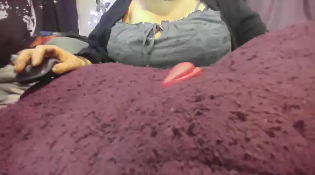 Snapshot of Alli_Kat chatting on 4, 1, 2025 Alli Kat online show from 4, 1, 2025