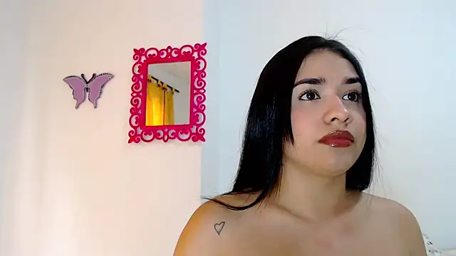 Snapshot of SaraBlosson chatting on 6, 3, 2025 SaraBlosson online show from 6, 3, 2025