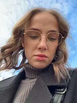 Snapshot of CaseyStar chatting on 7, 1, 2025 CaseyStar online show from 7, 1, 2025