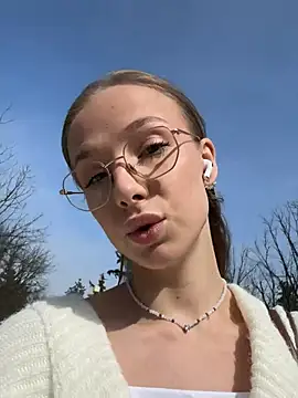 Snapshot of CaseyStar chatting on 12, 3, 2025 CaseyStar online show from 12, 3, 2025