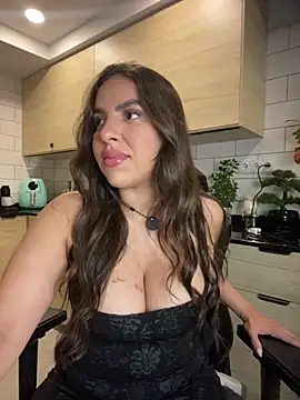 Snapshot of brazilianbbinuk chatting on 14, 11, 2025 brazilianbbinuk online show from 14, 11, 2025