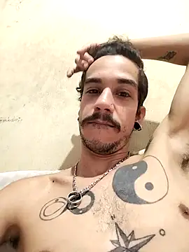 Snapshot of gatobranco001 chatting on 3, 3, 2025 gatobranco001 online show from 3, 3, 2025