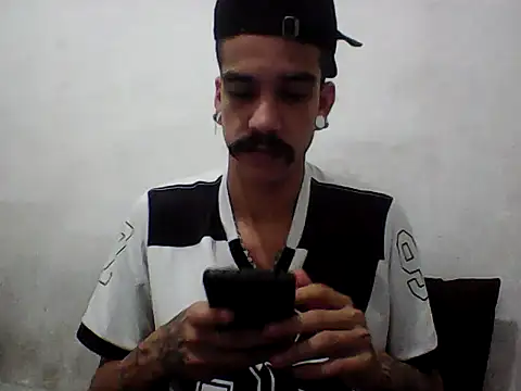 Snapshot of gatobranco001 chatting on 16, 6, 2026 gatobranco001 online show from 16, 6, 2026
