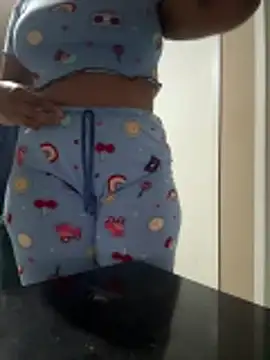 Snapshot of Maduanne chatting on 13, 11, 2025 Maduanne online show from 13, 11, 2025