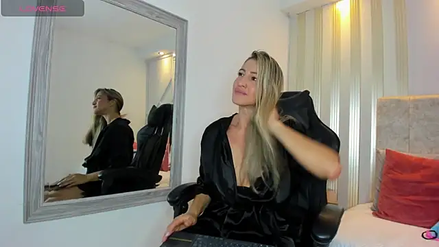Tayra Pradit online show from 18, 12, 2024