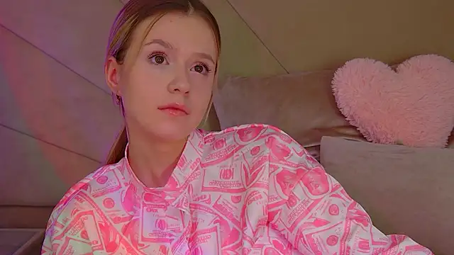 MilanaBalmain online show from 8, 11, 2025