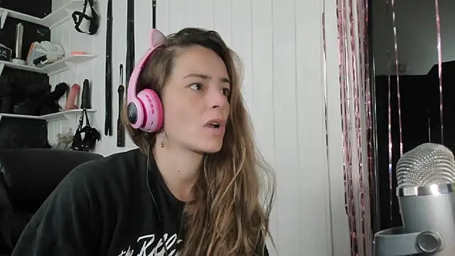 jessiburningheels online show from 7, 11, 2025