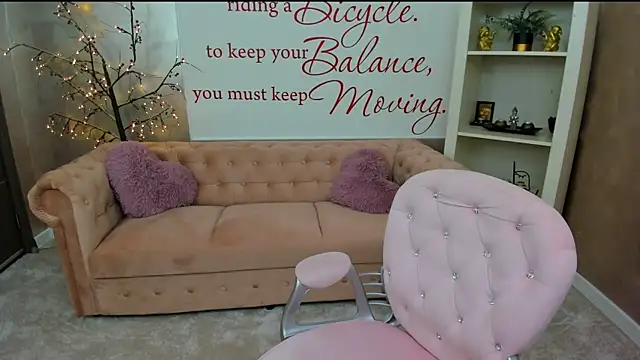 Snapshot of nicolee___19 chatting on 2, 12, 2024 nicolee 19 online show from 2, 12, 2024
