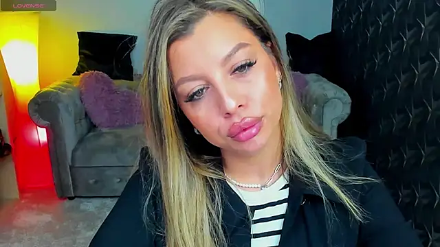 Snapshot of nicolee___19 chatting on 11, 3, 2025 nicolee 19 online show from 11, 3, 2025