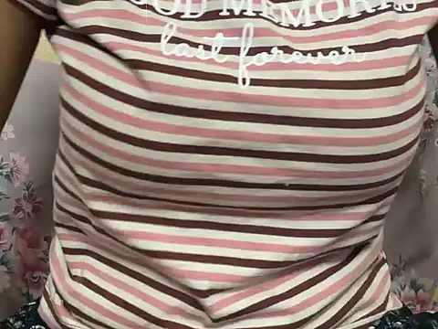 Snapshot of _FluffyHxney_ chatting on 4, 12, 2024  FluffyHxney  online show from 4, 12, 2024