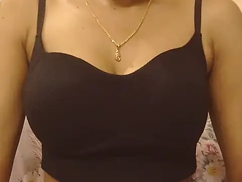 Snapshot of _FluffyHxney_ chatting on 18, 10, 2025  FluffyHxney  online show from 18, 10, 2025