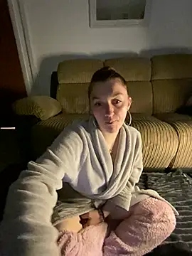 Snapshot of Stoner_BarbieXX chatting on 28, 2, 2025 Stoner BarbieXX online show from 28, 2, 2025