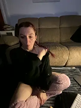 Snapshot of Stoner_BarbieXX chatting on 4, 3, 2025 Stoner BarbieXX online show from 4, 3, 2025