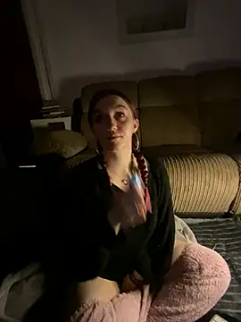 Snapshot of Stoner_BarbieXX chatting on 5, 3, 2025 Stoner BarbieXX online show from 5, 3, 2025