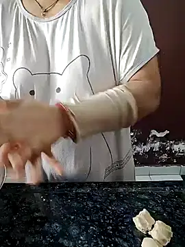 Snapshot of milf-kaira chatting on 4, 1, 2025 milf-kaira online show from 4, 1, 2025