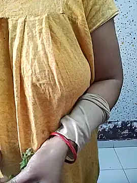 Snapshot of milf-kaira chatting on 10, 1, 2025 milf-kaira online show from 10, 1, 2025