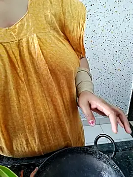 Snapshot of milf-kaira chatting on 12, 3, 2025 milf-kaira online show from 12, 3, 2025