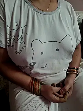 milf-kaira online show from 6, 11, 2025